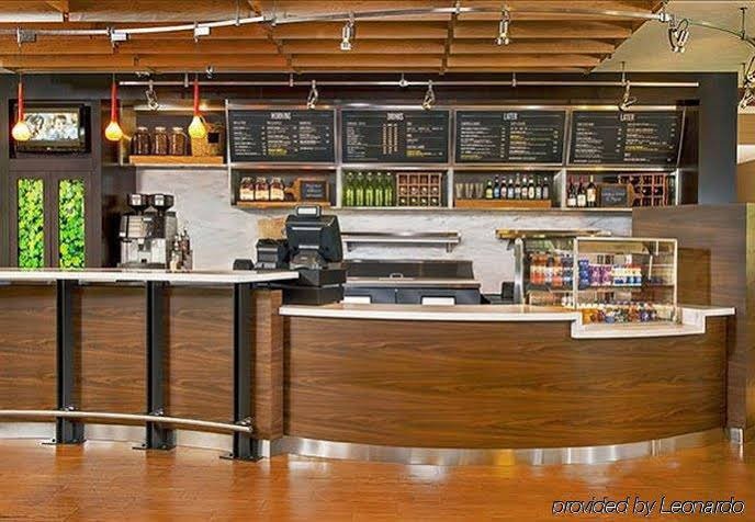 Фото Courtyard by Marriott Hartford Cromwell