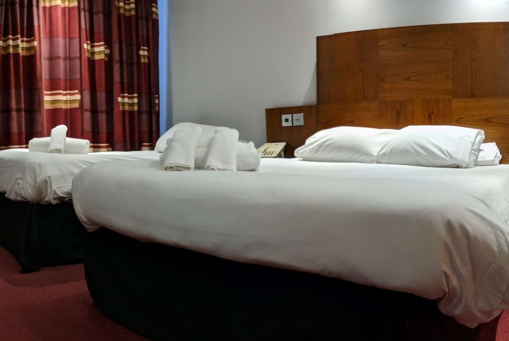 Фото Ramada by Wyndham Loughborough Hotel