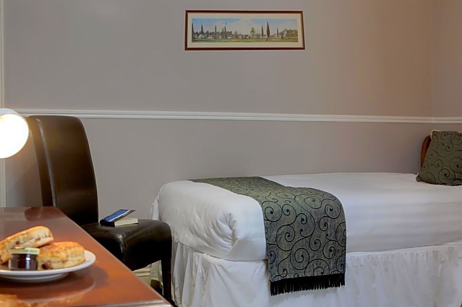 Фото The Gatehouse Hotel