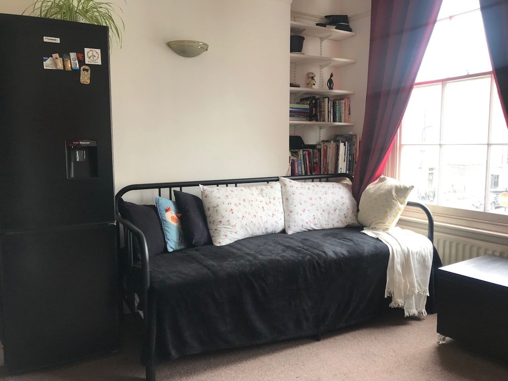 Фото Lovely Victorian Flat for 6 in Stoke Newington