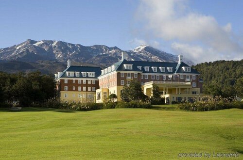 Гостиница Chateau Tongariro Hotel