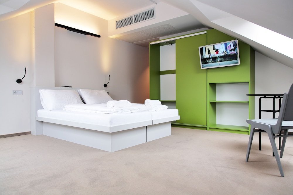 Фото Maverick Urban Lodge