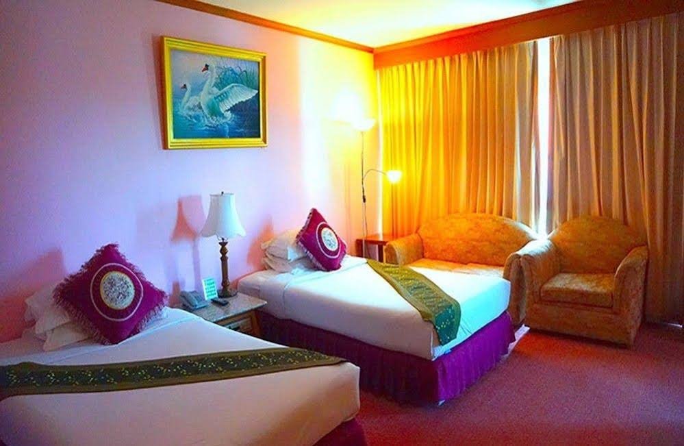 Фото The Viangtak Riverside Hotel