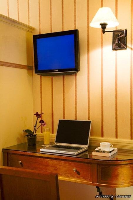 Фото Hôtel du Théâtre by Patrick Hayat