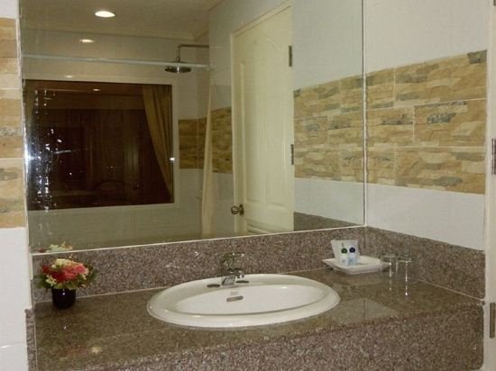 Фото Bay Hotel Srinakarin