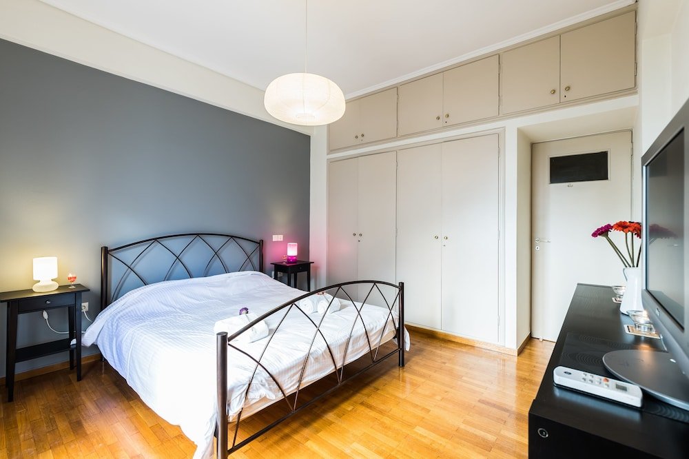 Фото Pagrati Park Front Studio