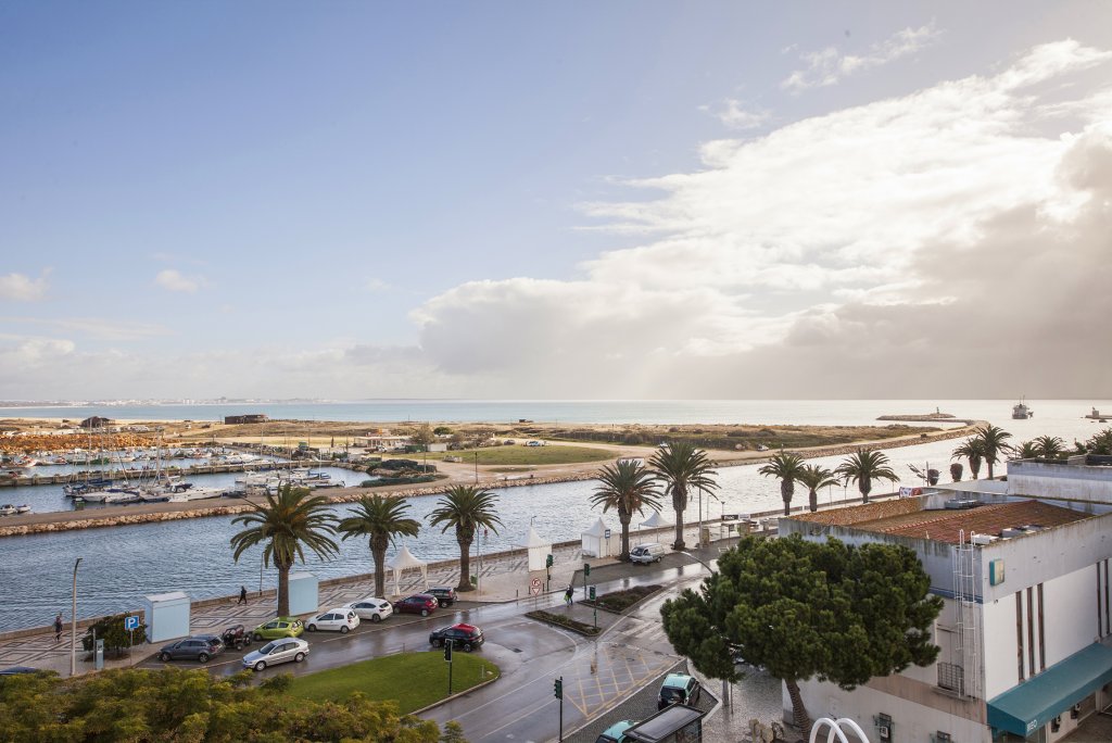 Фото A38 - Rising Sun Top-Floor Flat