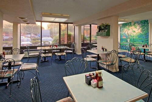 Гостиница Rodeway Inn & Suites Williamsburg Central в Штате Вирджиния