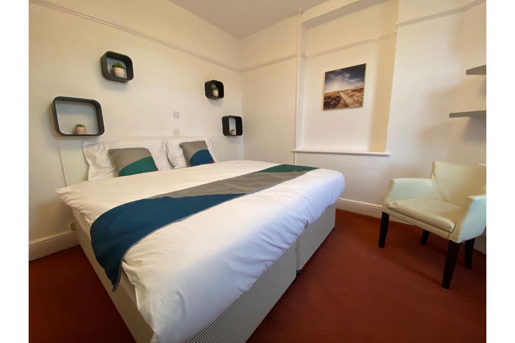 Фото Oyo Bourne Park Hotel