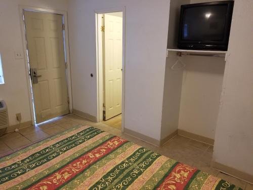 Фото Travel Inn San Antonio