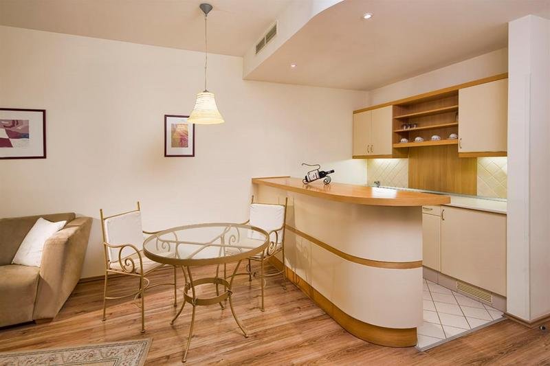 Фото Mamaison Residence Izabella Budapest