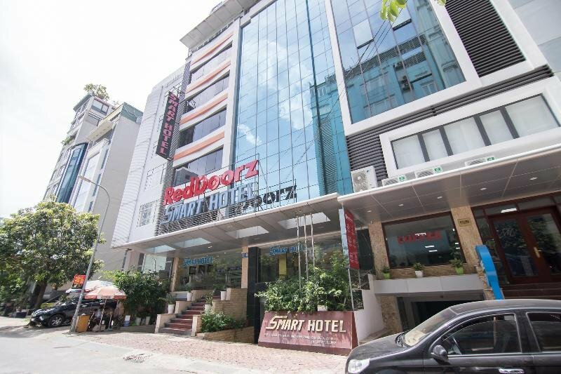 Hotel RedDoorz Plus near Cau Giay Park, Hanoi, photo