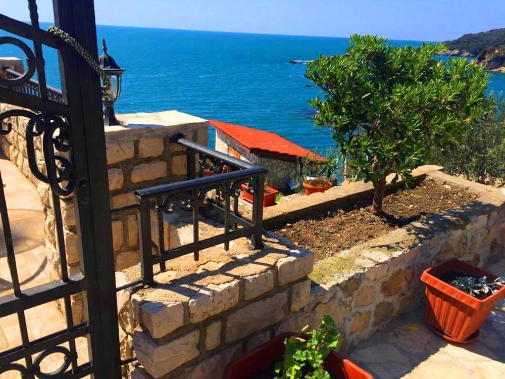 Фото Apartments Antigona Old Town