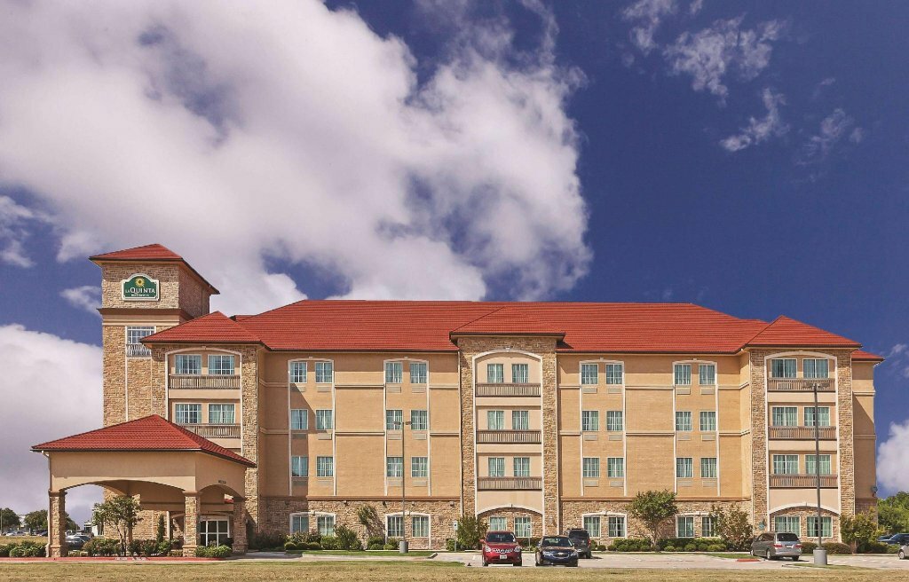 Hotel La Quinta Inn & Suites by Wyndham Allen at The Village, Allen, photo