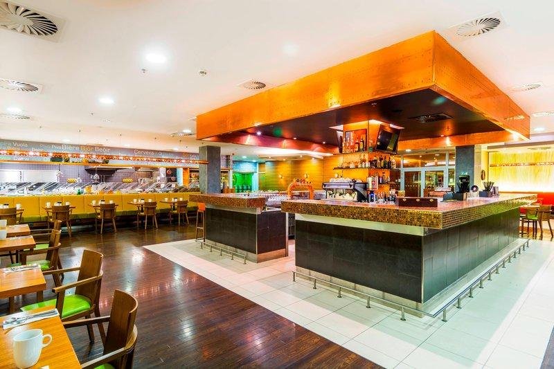 Фото Courtyard by Marriott Pilsen