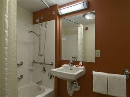 Фото Red Roof Inn Detroit - Farmington Hills