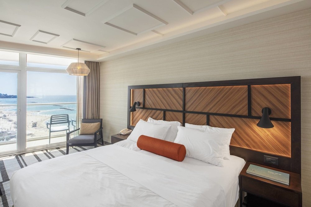 Фото Renaissance Tel Aviv Hotel