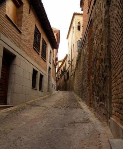 Фото Apartamentos Adarve Toledo