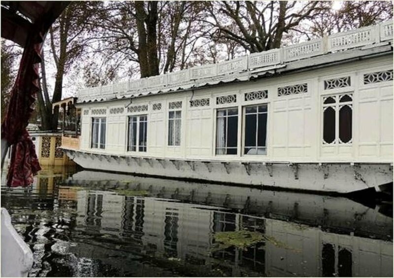 Гостиница Tih Butt's Clermont Houseboats в Сринагаре