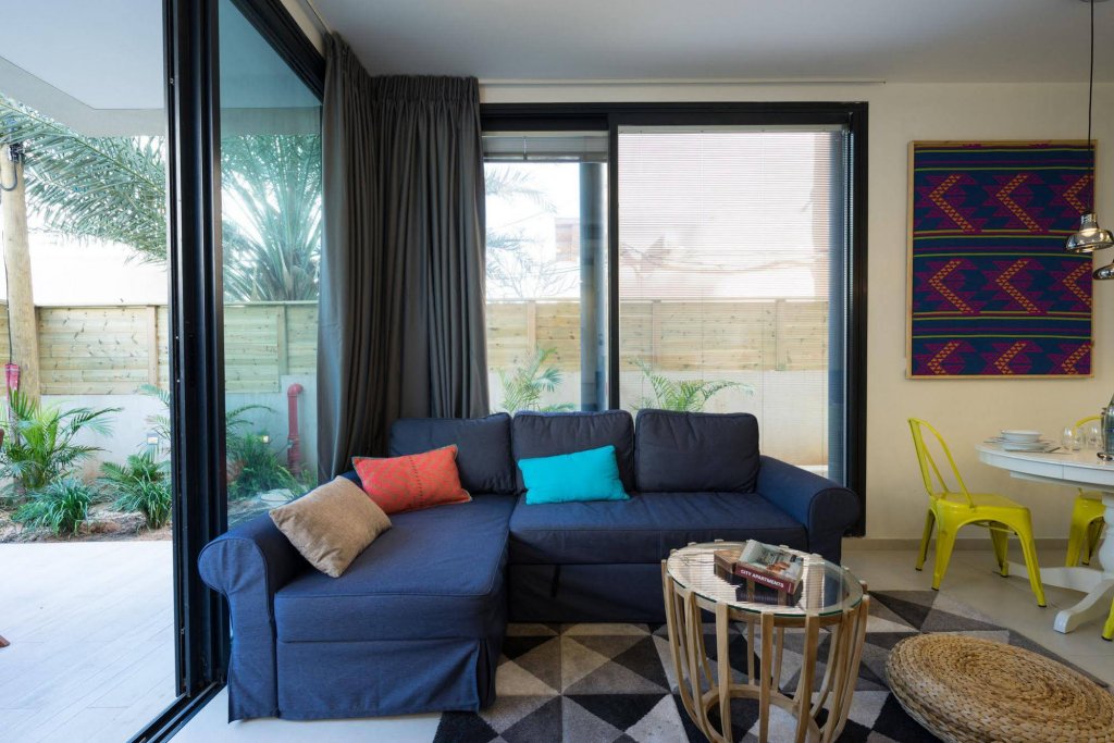 Фото Mr. Promenade - by Tlv2go