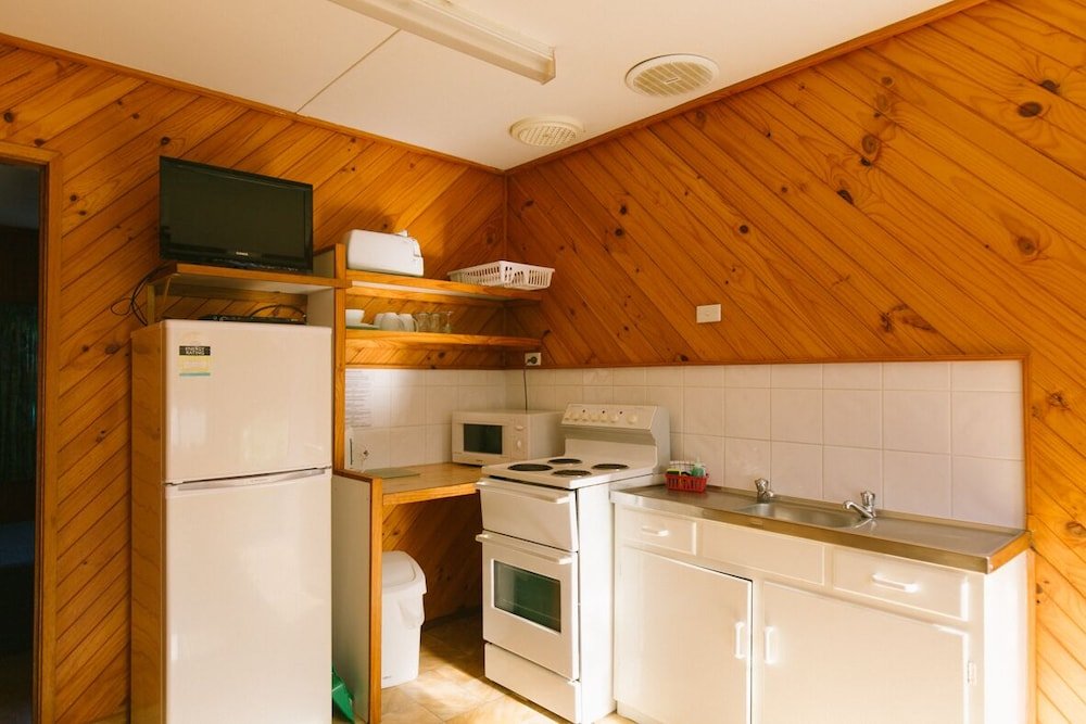 Фото Wonboyn Cabins & Caravan Park