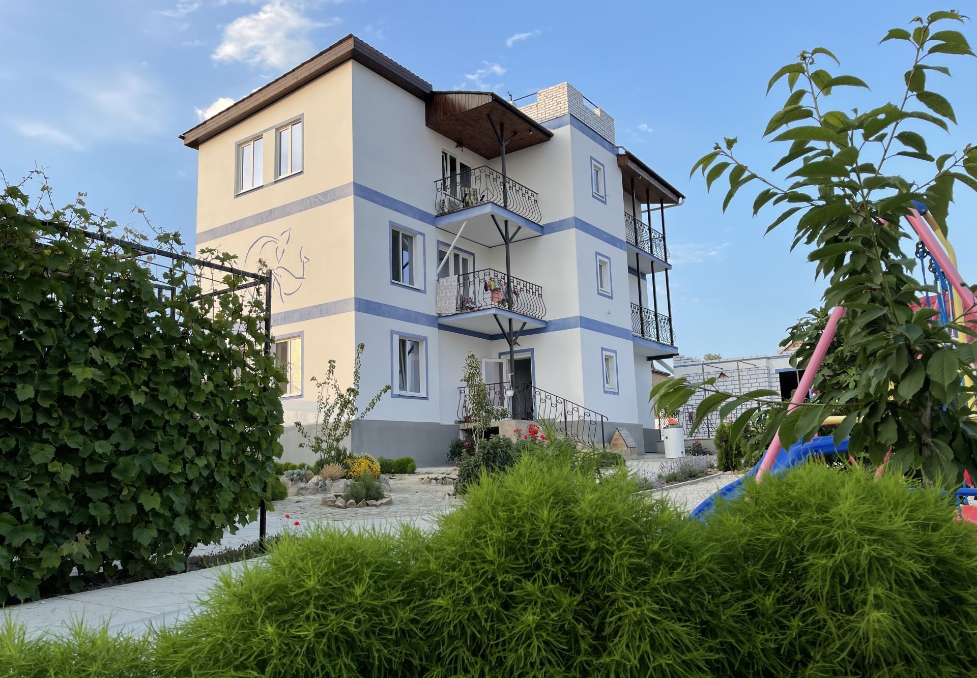 Фото Дом с Дельфином