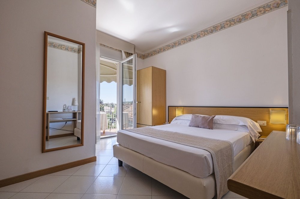 Фото Hotel al Sole Bardolino
