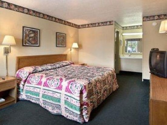 Фото Days Inn by Wyndham Brunswick/St. Simons Area