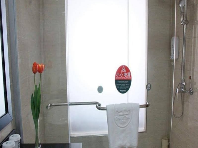 Фото Green Tree Inn LuJiang Bus Terminal Station QianChuan Road Express