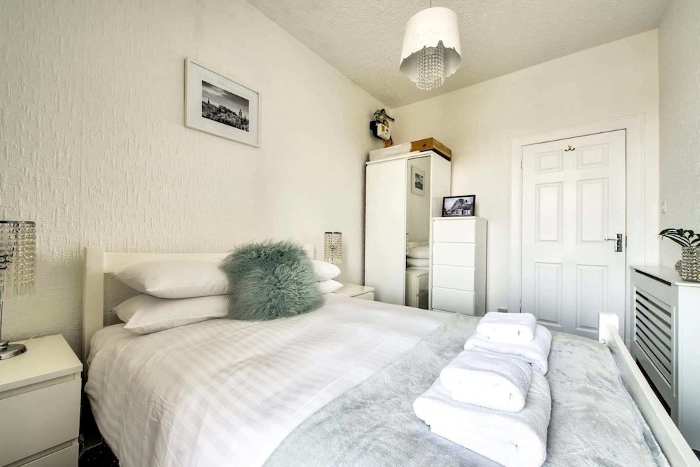 Фото Modern 2br Home on the Royal Mile!