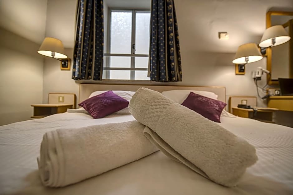 Фото Sliema Chalet Hotel