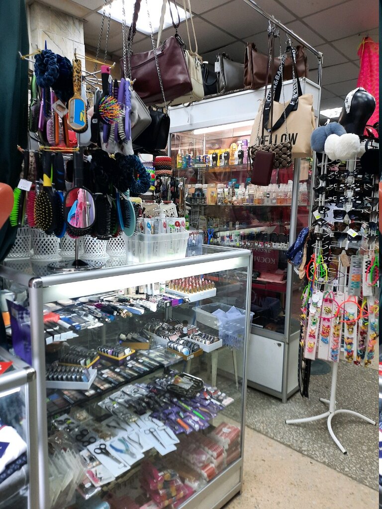 متجر بيع العطور ومستحضرات التجميل Perfume and cosmetics shop ، فولغوغراد، صورة