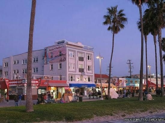 Гостиница Venice Beach Suites & Hotel в Лос-Анджелесе