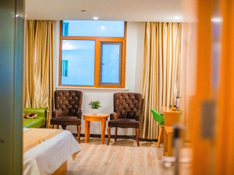 Фото Vatica ZaoZhuang TengZhou Railway Station Hotel