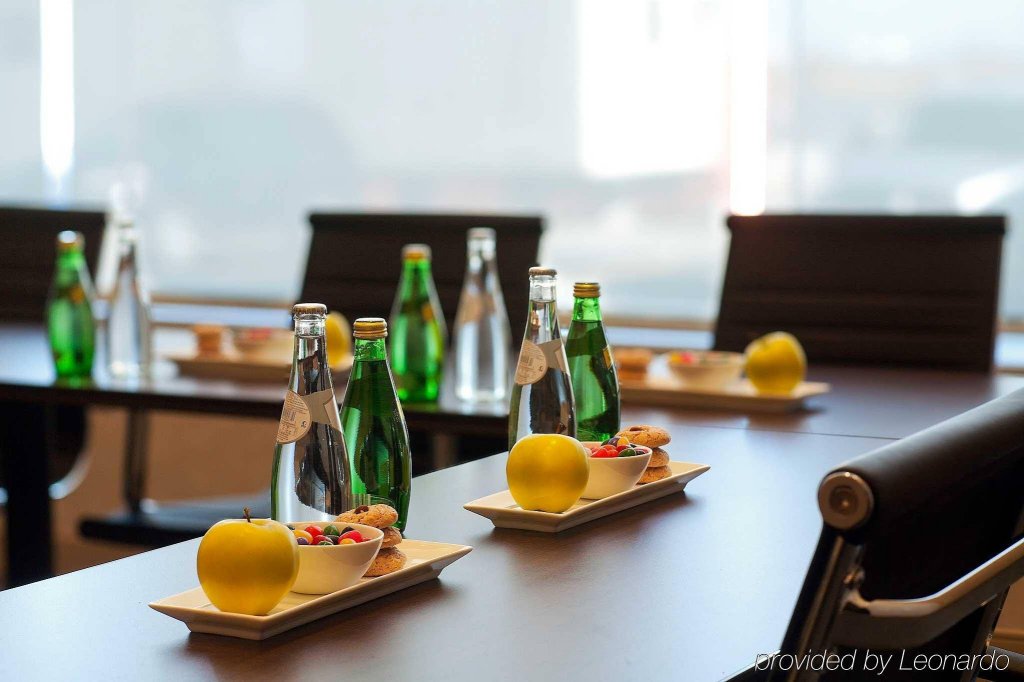 Фото Novotel Toronto Vaughan Centre