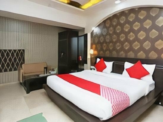 Гостиница Oyo 16688 Hotel Vrs в Гургаоне