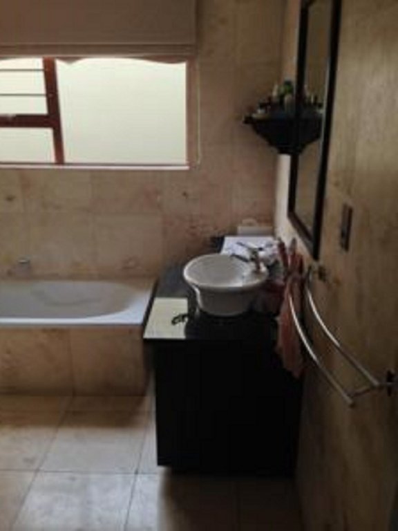 Фото Sunninghill Guest Lodge