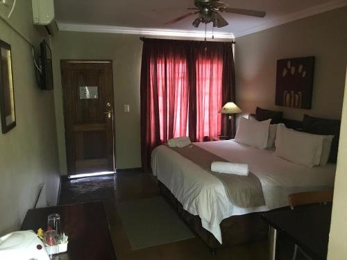 Фото Africa Footprints Guest House