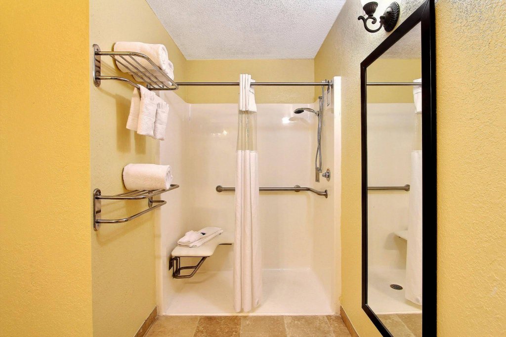 Фото Best Western Savannah Historic District