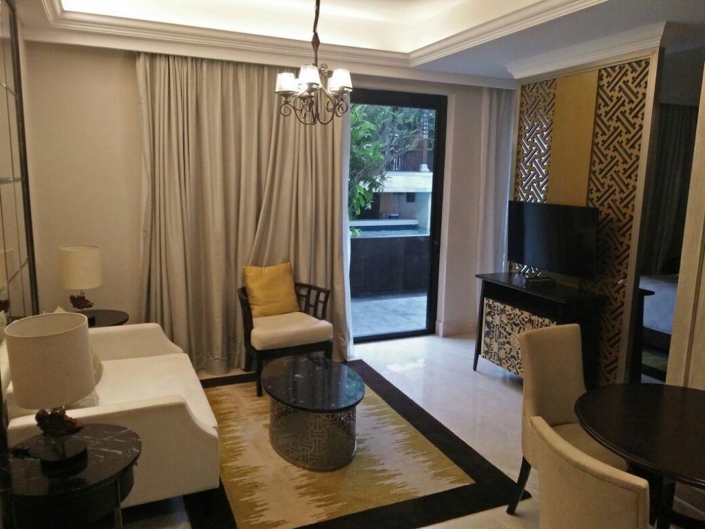 Фото Jambuluwuk Oceano Seminyak Hotel