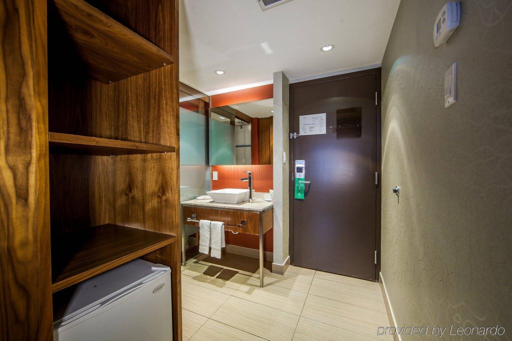 Фото Hotel Universel Montreal