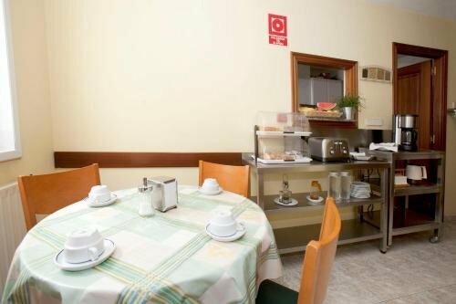 Гостиница Hostal Roma в Ла-Корунье