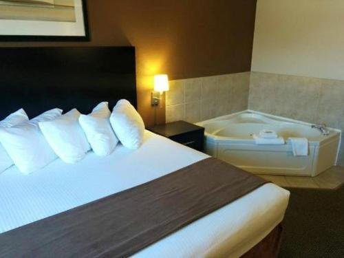 Фото Super 8 by Wyndham Meadow Lake