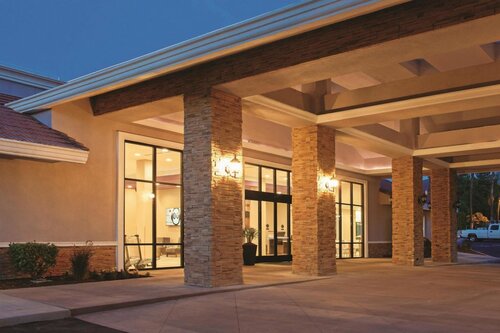 Гостиница La Quinta Inn & Suites by Wyndham Pomona в Помоне