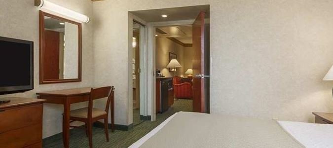 Фото Embassy Suites by Hilton Tampa Usf Near Busch Gardens