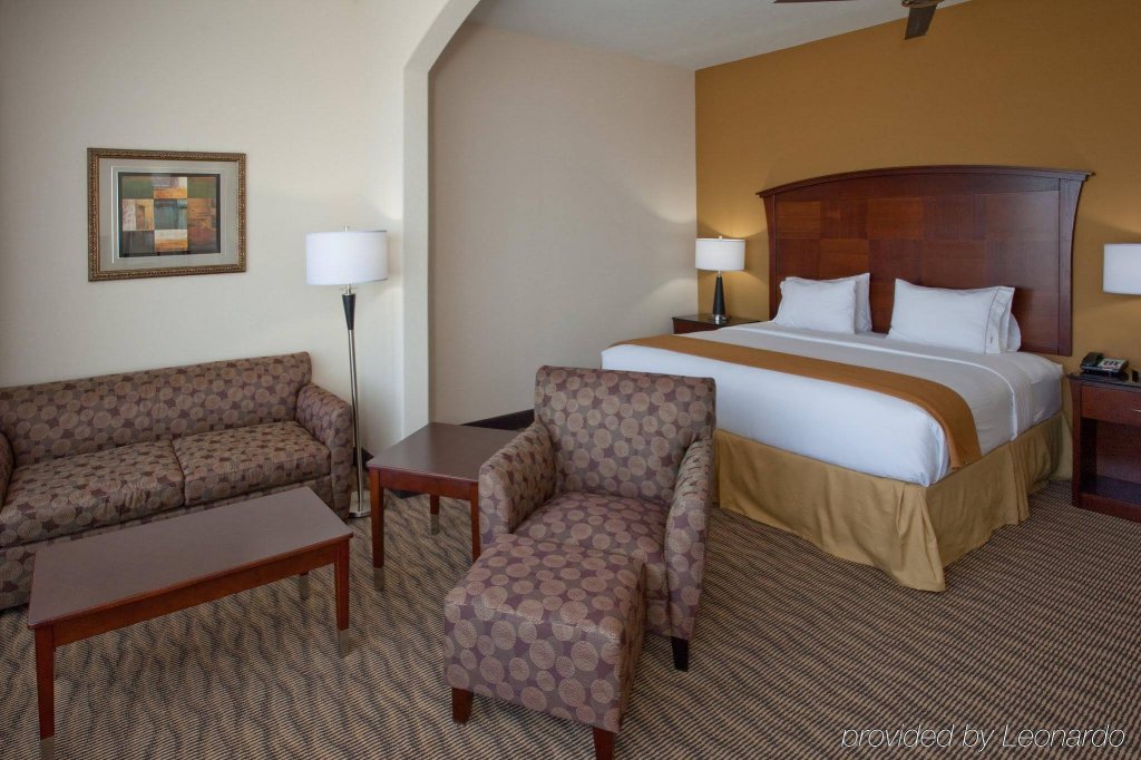 Фото Holiday Inn Express Hotel & Suites Austin South-Buda, an Ihg Hotel