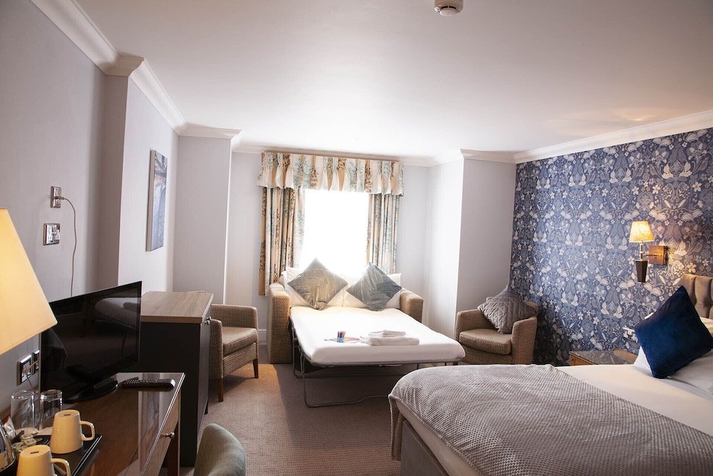 Фото The Charlecote Pheasant Hotel