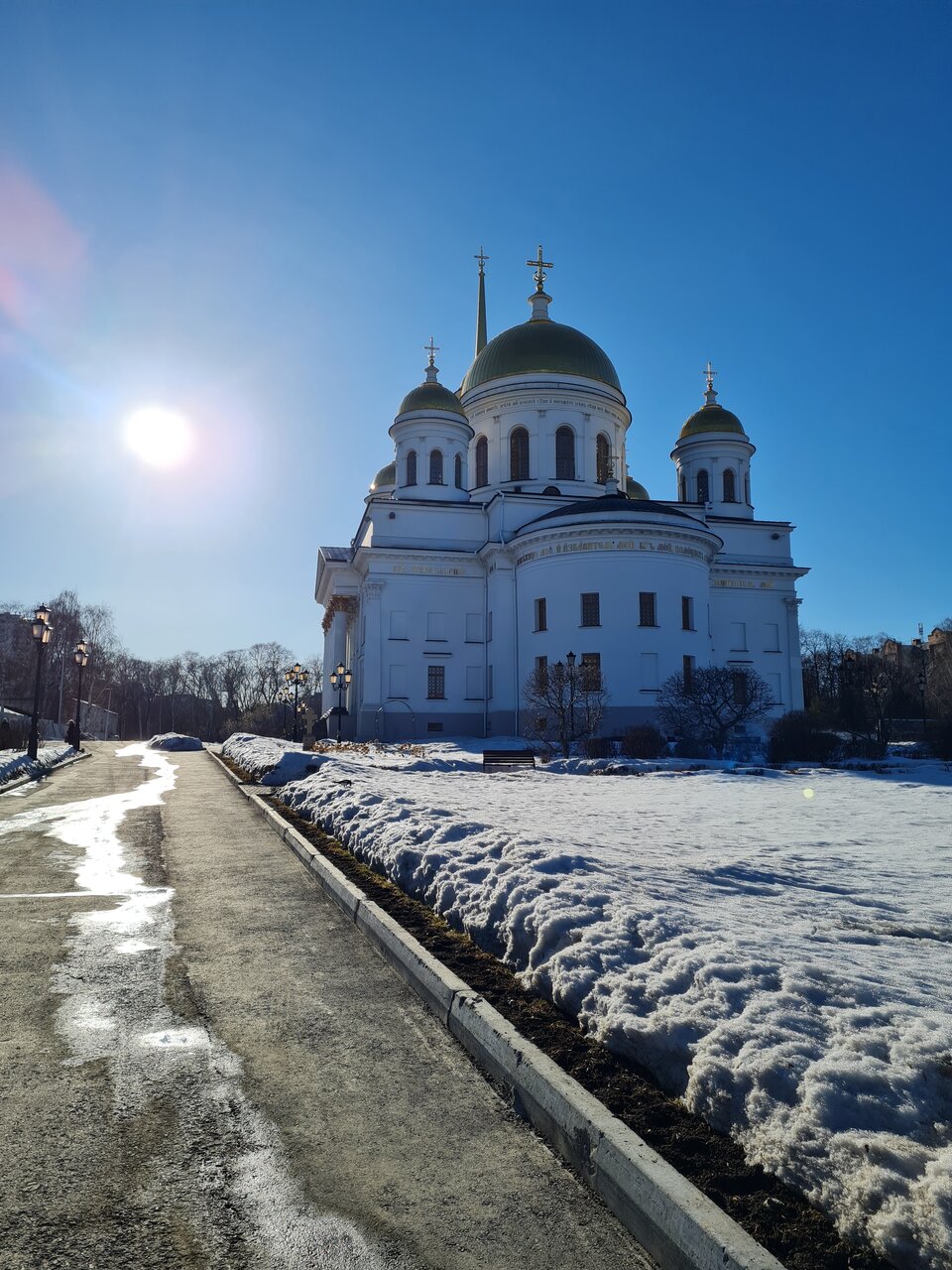 Жалаңаш брюнеткалар