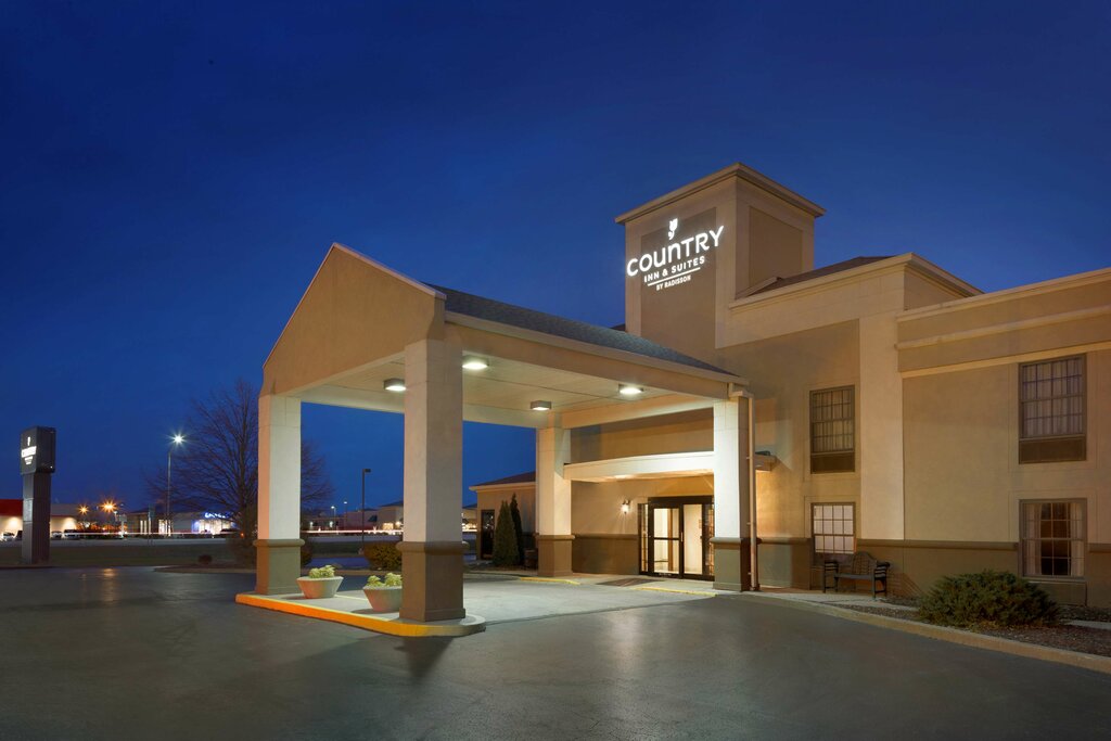 Hotel Country Inn & Suites by Radisson, Greenfield, photo