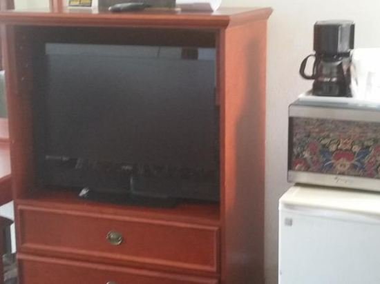 Фото Days Inn by Wyndham Orange Anaheim